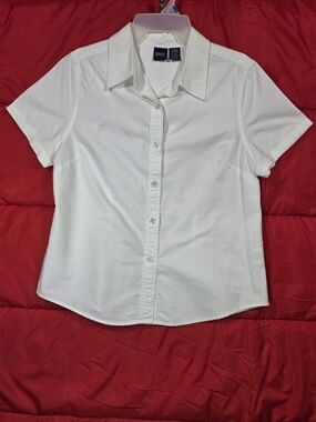 Basic Editions White Short-Sleeve Button-Up Shirt